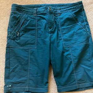 Versatile mid length shorts